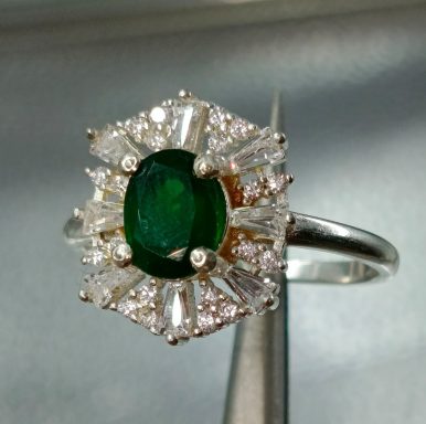 1.09 Carat Gemstone Ring